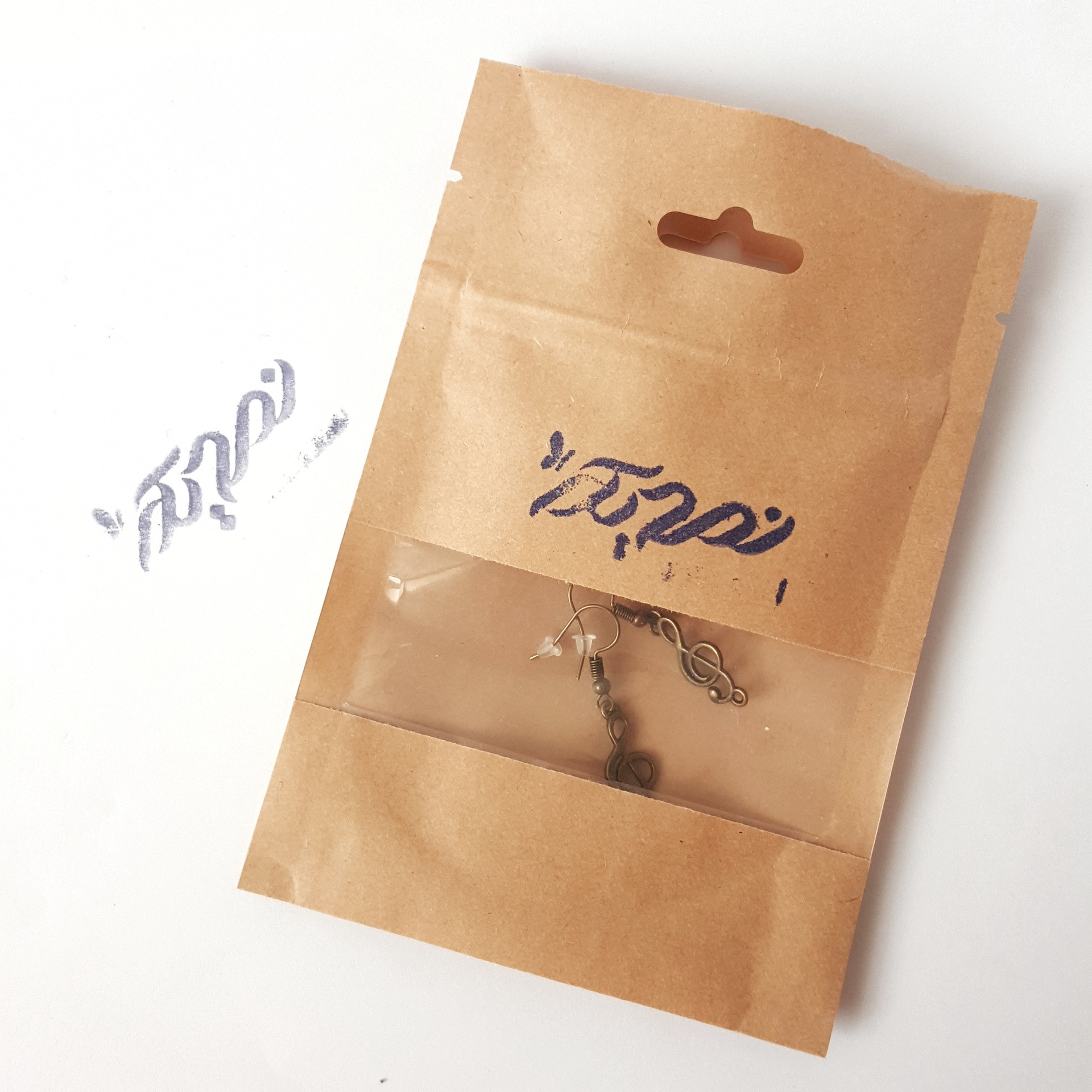 گوشواره دخترانه نمدیکا طرح کلید سل گوشواره دخترانه نمدیکا طرح کلید سل