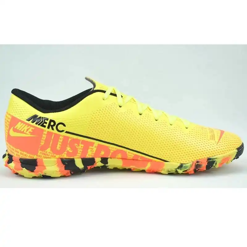 کفش فوتبال مدل استوک ریز