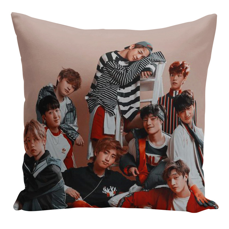 کوسن طرح stray kids کد 70