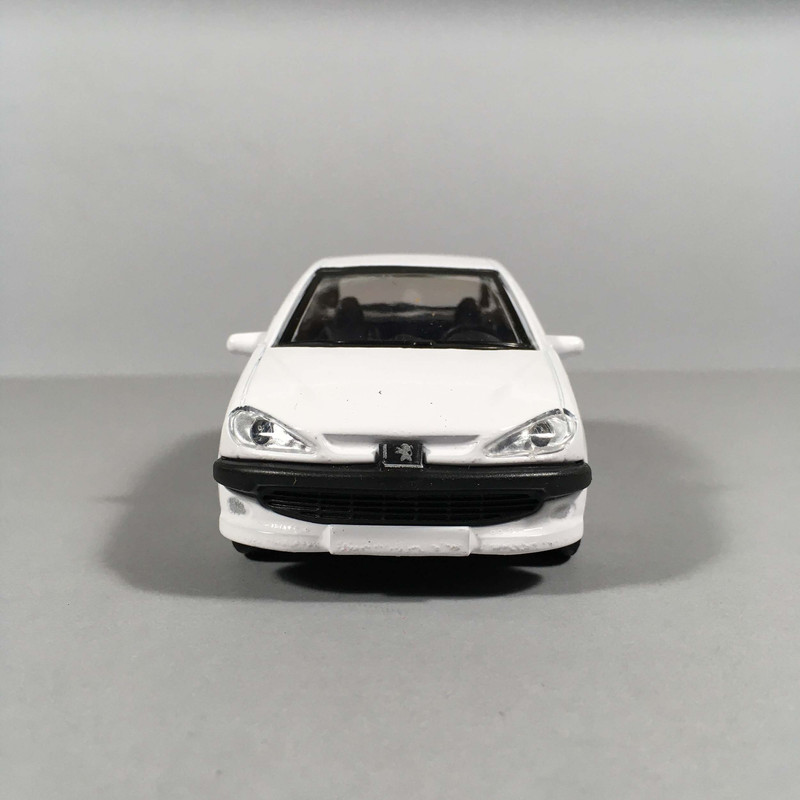 ماشین بازی طاها مدل پژو 206