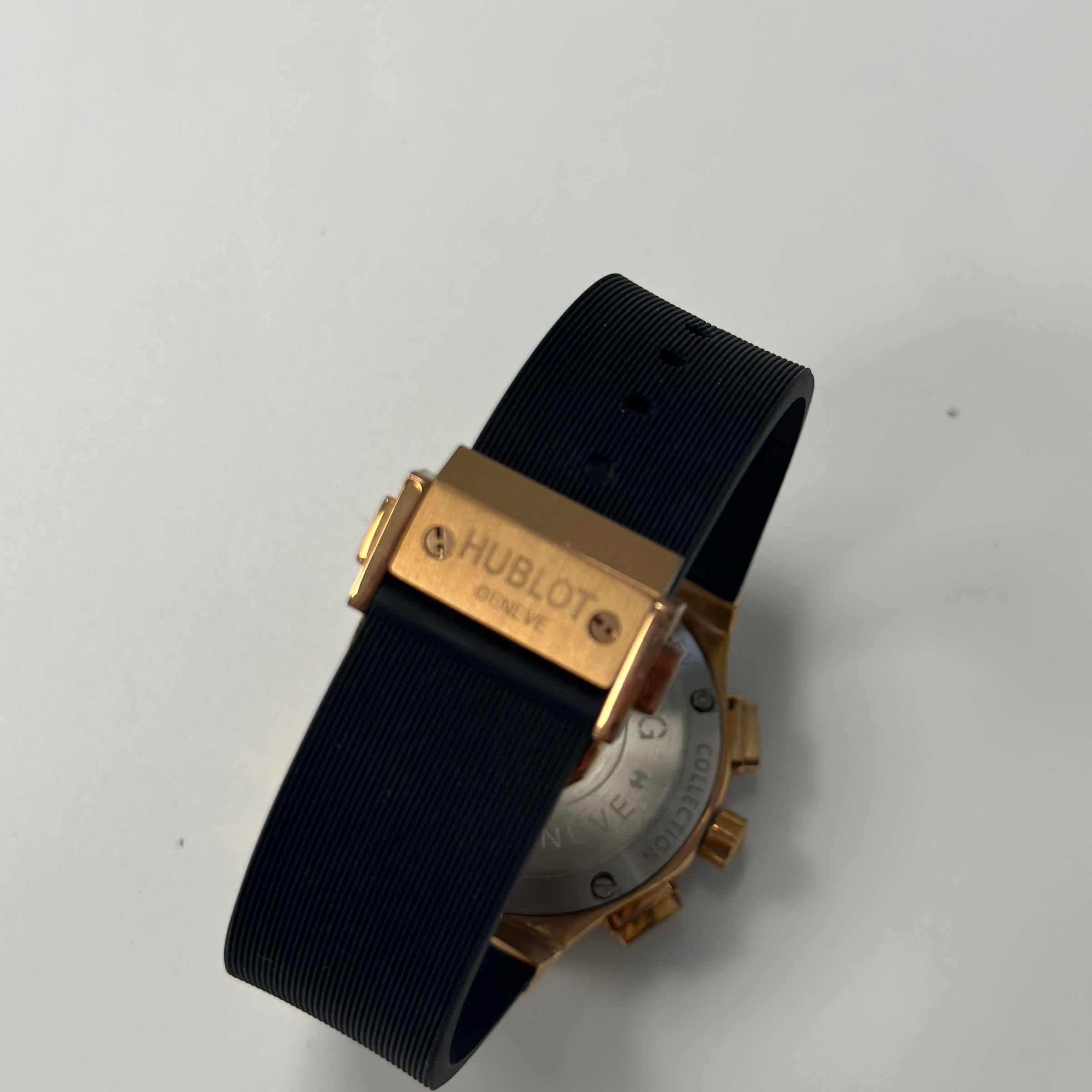 ساعت مچی عقربه ای زنانه مدل سه موتور ژاپن rw-12 ساعت مچی عقربه ای زنانه مدل سه موتور ژاپن rw-12