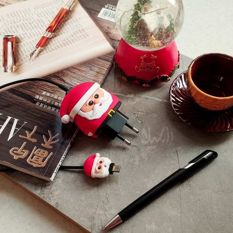 محافظ کابل طرح فانتزی بابا نوئل مدل Santa Claus به همراه محافظ شارژر دیواری مجموعه 4 عددی