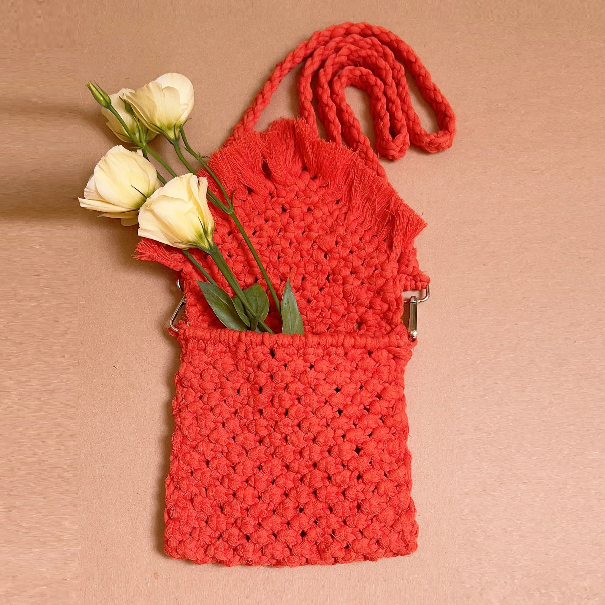 کیف دوشی دست دوز زنانه مدل مکرومه