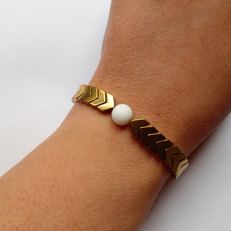 دستبند زنانه مدل اشاره کد HC074 دستبند زنانه مدل اشاره کد HC074