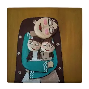 زیر لیوانی  طرح نقاشی مادر و دو دختر بچه کد    5795316_4206