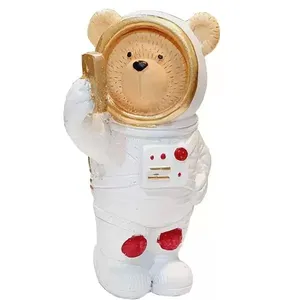 مجسمه مدل فضانورد سلفی