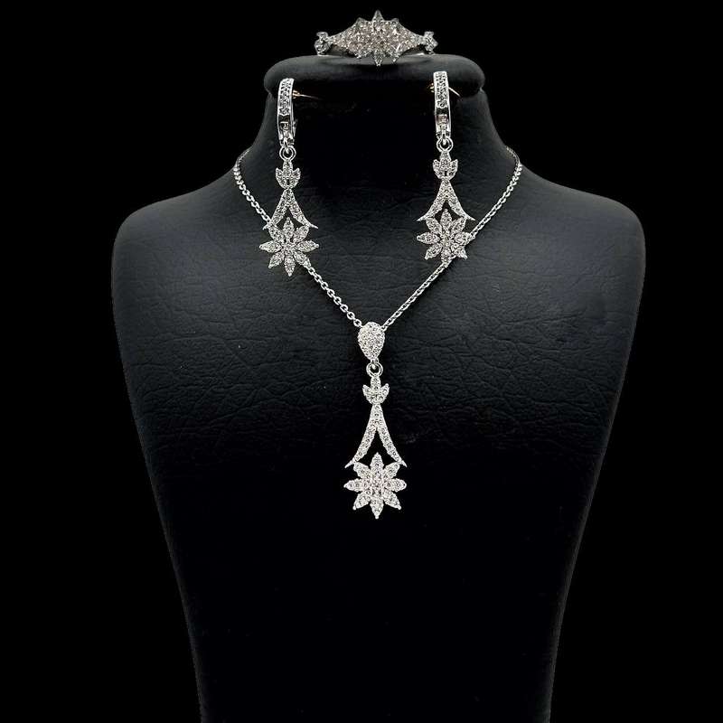 نیم ست نقره زنانه مدل ماه و ستاره کد 0126 نیم ست نقره زنانه مدل ماه و ستاره کد 0126