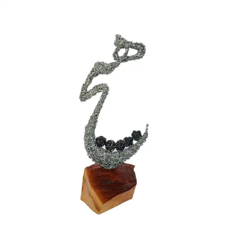 مجسمه مدل هیچ