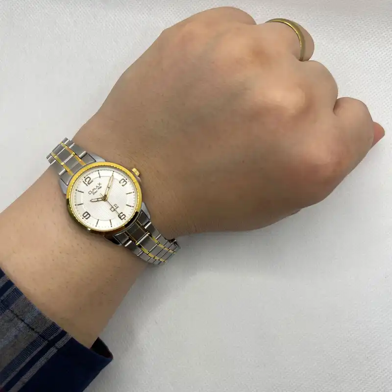 ساعت مچی عقربه ای زنانه اوماکس مدل OJSB004N008