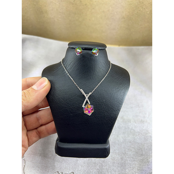 نیم ست نقره زنانه سواروسکی مدل مکعب کد 69388 نیم ست نقره زنانه سواروسکی مدل مکعب کد 69388