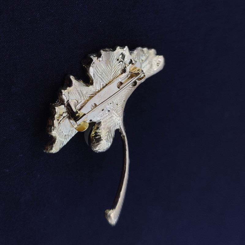 گل سینه زنانه مدل برگ گینکو مرواریدی کد VGK010 گل سینه زنانه مدل برگ گینکو مرواریدی کد VGK010