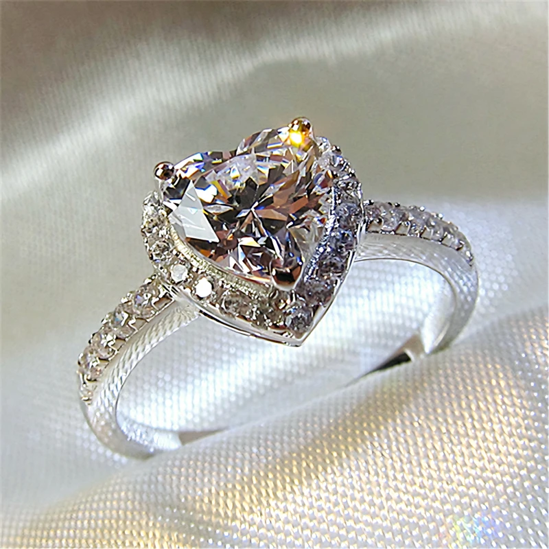 عکس شماره 2 : انگشتر زنانه مدل قلب نگین دار طرح الماس کد artcty44