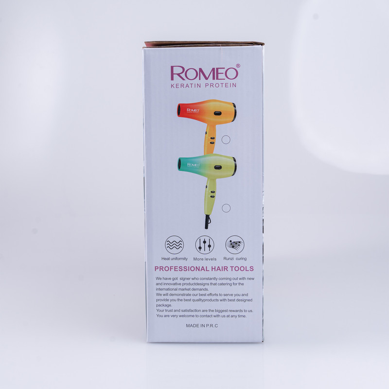 سشوار حرفه‌ای 2400 وات رومئو مدل RM-5252، موتور AC، وزن 682 گرم، دارای سری متمرکز‌کننده باریک با ویژگی صاف‌کنندگی، با قابلیت فناوری تولید یون
