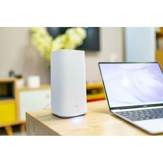 مودم 5G هوآوی مدل H122-373 5G CPE Pro 2 به همراه سیم کارت و 300 گیگ اینترنت یکساله