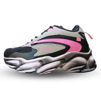 راهنمای خرید اینترنتی کفش اسپرت دخترانه و زنانه شیک و فانتزی مدل مشکی 1400 برای مدرسه با قیمت مناسب و ارزان