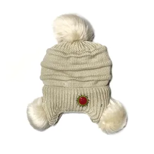 کلاه بافتنی بچگانه مدل پوم دار رنگ کرم