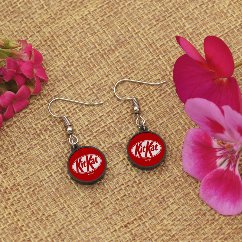 گوشواره زنانه مدل شب تاب طرح KitKat کد ES8140 گوشواره زنانه مدل شب تاب طرح KitKat کد ES8140