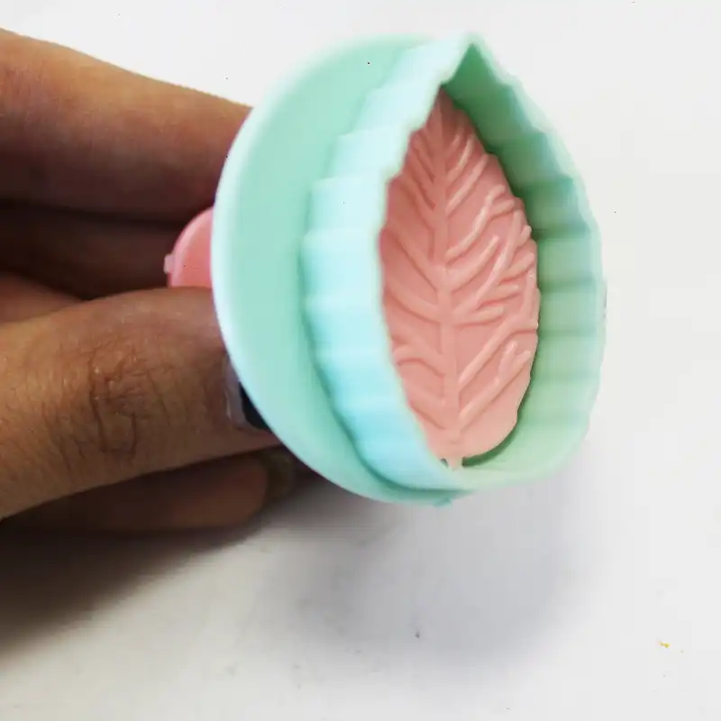 قالب شیرینی طرح برگ مدل 223-03 بسته 3 عددی