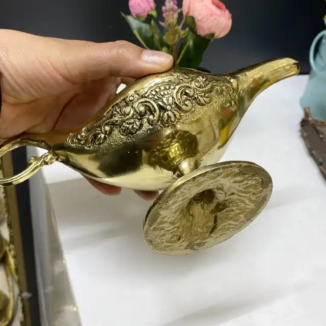 دکوری برنجی مدل چراغ جادو کد 102102