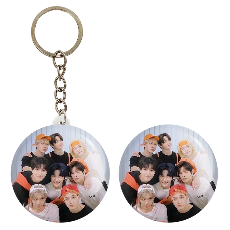 پیکسل خندالو مدل گروه استری کیدز Stray Kids کد 11861 به همراه جاکلیدی