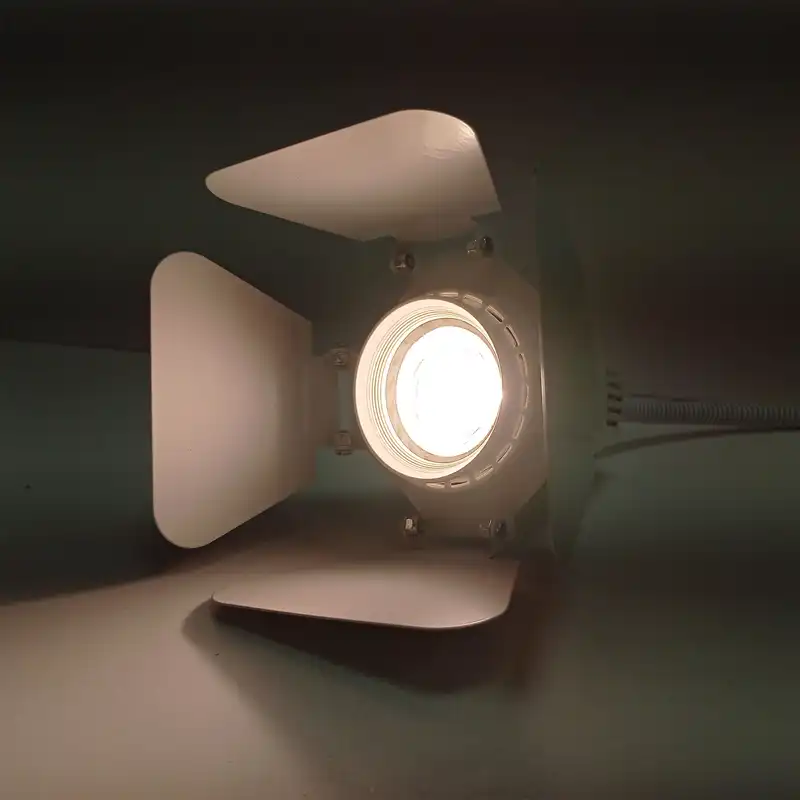 چراغ مطالعه مدل پایه ثابت شید دار