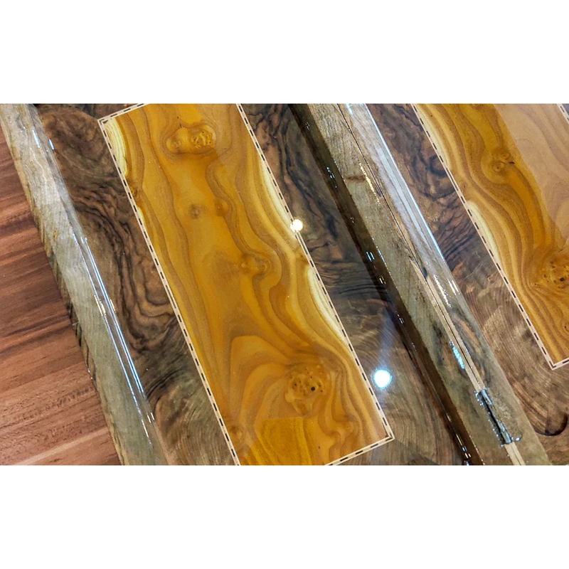 عکس شماره 6 : صفحه شطرنج معرق کاری مدل ترکیبی ریشه گردو و سنجد کد t4