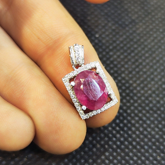 آویز گردنبند نقره زنانه مدل سنگ یاقوت آفریقایی کد 85 آویز گردنبند نقره زنانه مدل سنگ یاقوت آفریقایی کد 85