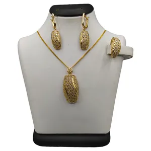 نیم ست طلا 18 عیار زنانه مدل آوا