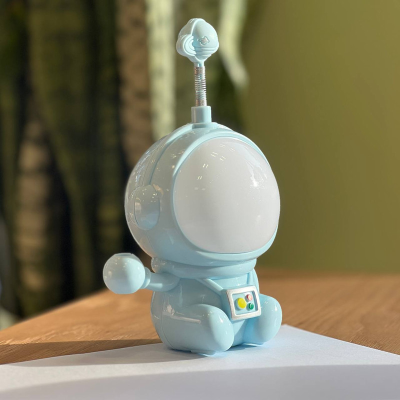 چراغ مطالعه مدل فضانورد کد 518