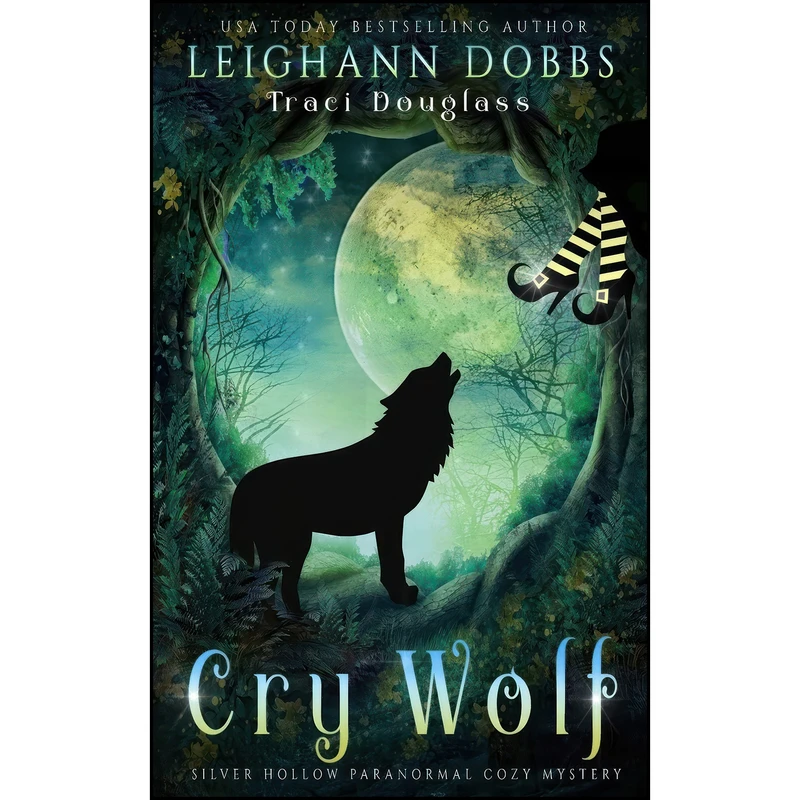 کتاب Cry Wolf  اثر Leighann Dobbs and Traci Douglass انتشارات Leighann Dobbs Publishing