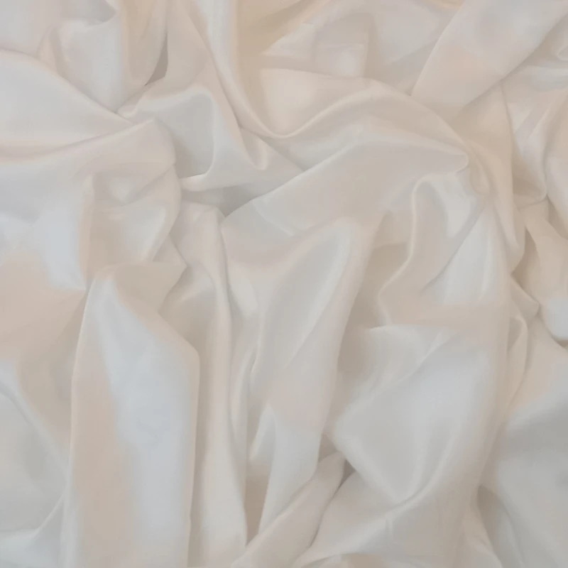 پارچه لباس عرض ۲.۹۰ متر مدل ساتن ساده کد ۰۲۱ رنگ شیری