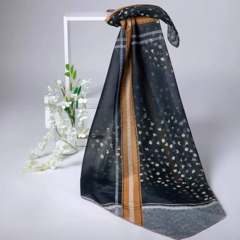 روسری زنانه مدل گلدار خط چین