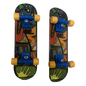 آویز خودرو طرح اسکیت مدلL68 بسته 2 عددی