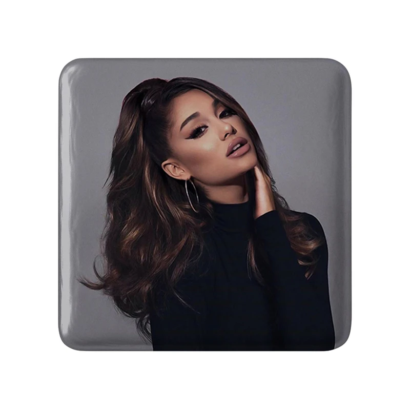 مگنت خندالو طرح آریانا گرانده Ariana Grande  مدل مربعی کد 19069