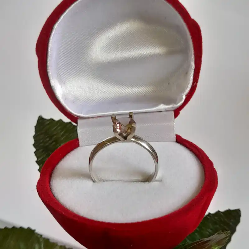 انگشتر نقره زنانه مدل تک نگین سنگ الکساندریت