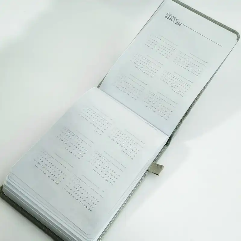 تقویم جیبی سال 1403 کلیپس مدل آفیس مدیر