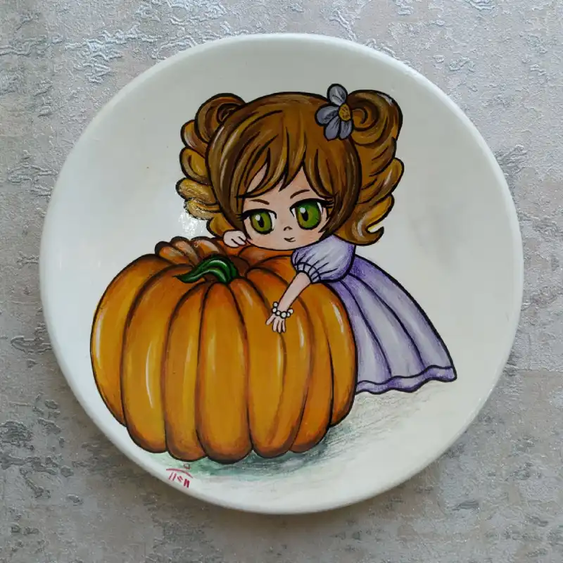 بشقاب دیوارکوب سفالی طرح کودکانه مدل دخترک و کدو قلقلی