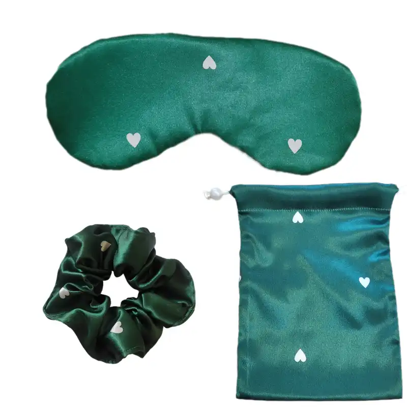 چشم بند خواب مدل ساتن ابریشم طرح قلب به همراه کش مو و کیسه