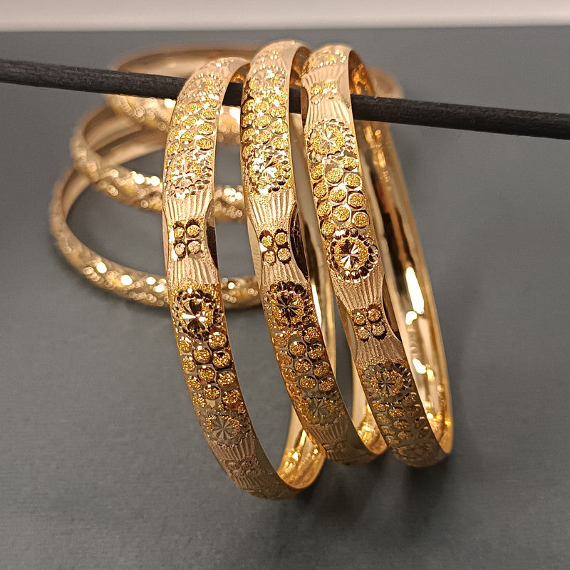 النگو طلا 18 عیار زنانه گالری طلای ونوسام مدل تراش کد C1155S1 النگو طلا 18 عیار زنانه گالری طلای ونوسام مدل تراش کد C1155S1