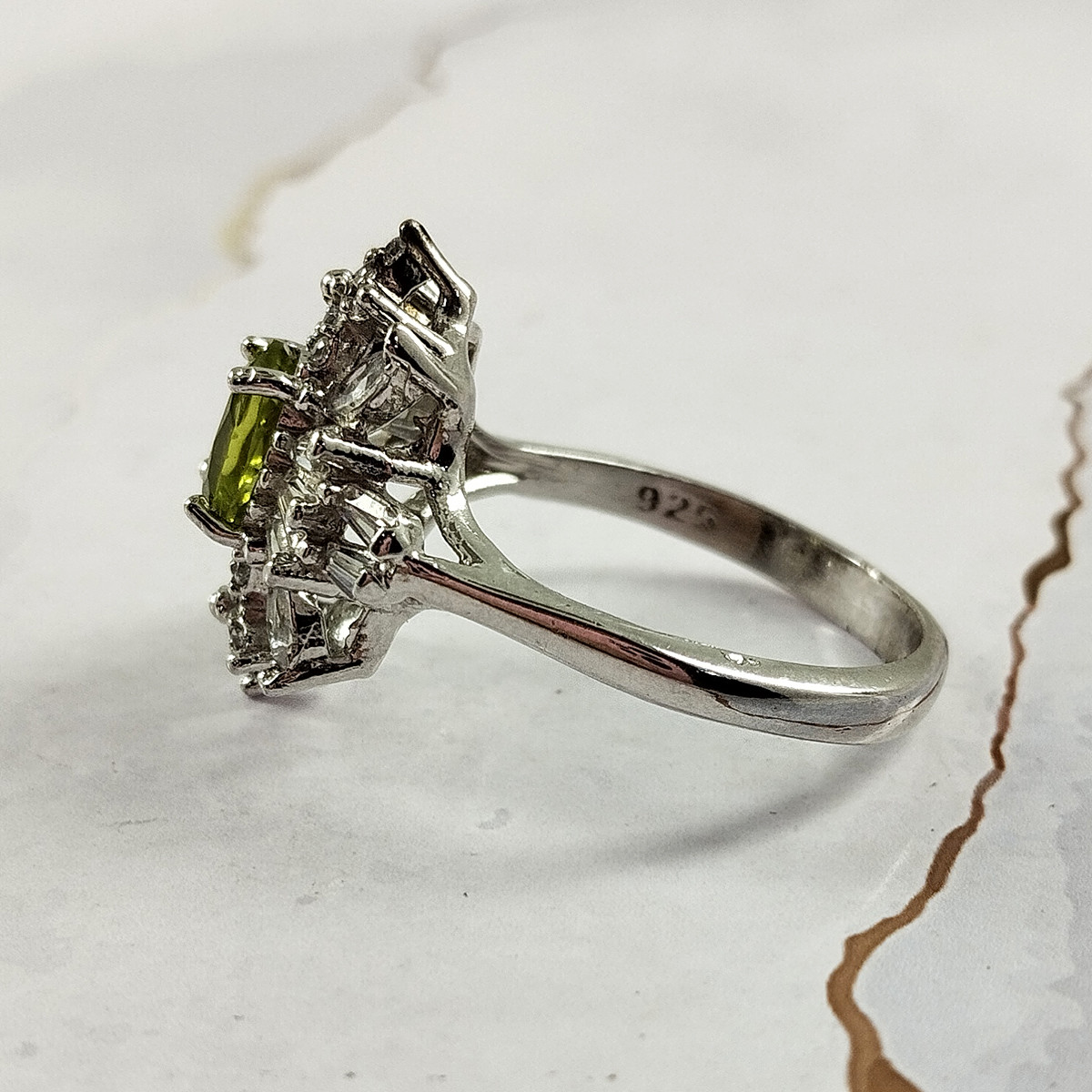 انگشتر نقره زنانه سلین کالا مدل زبرجد کد 22 انگشتر نقره زنانه سلین کالا مدل زبرجد کد 22