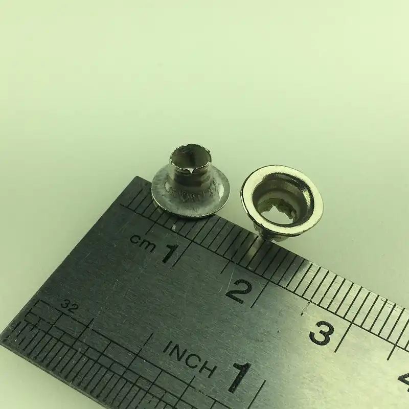 پرچ منگنه چرم مدل سوراخ دار کد S42 بسته 100 عددی