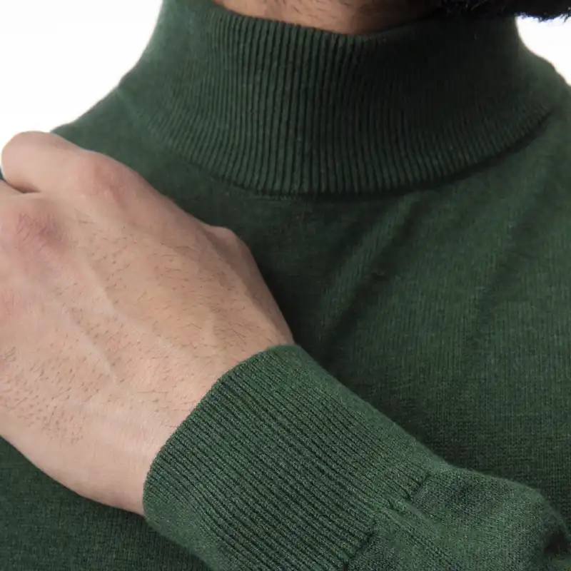 پلیور مردانه جوتی جینز مدل یقه ایستاده کد 1221116 رنگ سبز سربازی