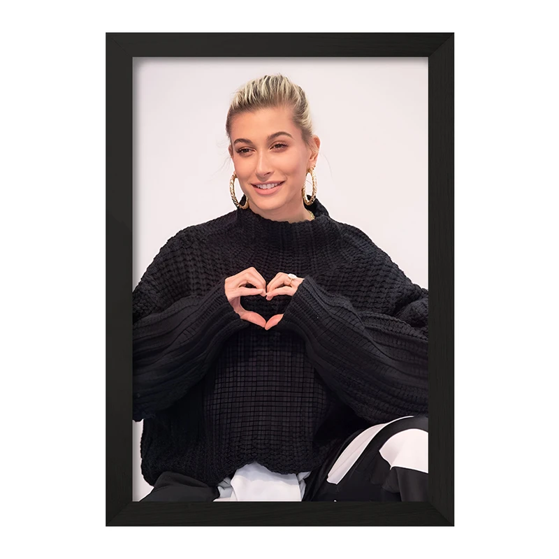 تابلو خندالو مدل هیلی بیبر (Hailey Bieber) کد F10188