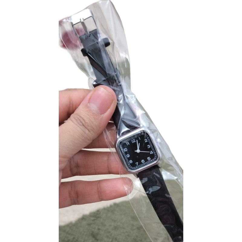 ساعت مچی عقربه ای زنانه مدل کلاسیک بند چرم