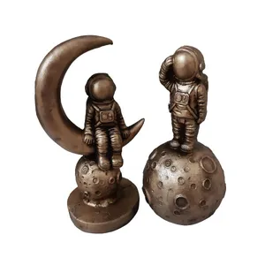 مجسمه دنیا دکوری سرمد مدل فضانورد کد 4 مجموعه 2 عددی