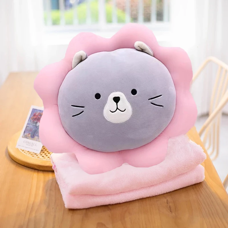 عروسک طرح گربه بالشتی مدل آفتابگردان کد JIMI110 طول 50 سانتی‌ متر به همراه پتو