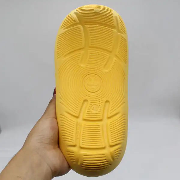 دمپایی لاانگشتی زنانه پاپا مدل آلما کد 1426-YW