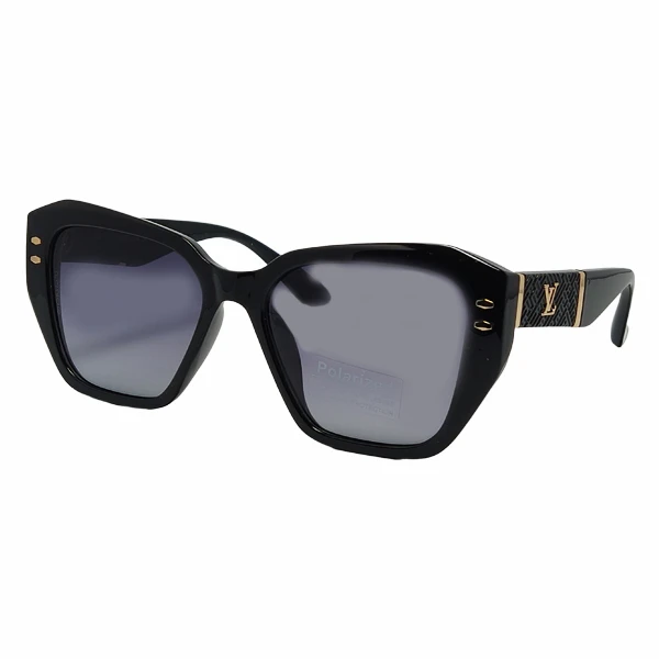 عینک آفتابی زنانه مدل P3206 ، کد 1327 دارای استاندارد UV 400 و فیلتر پلاریزه . وزن 35 گرم مناسب برای َاستفاده روزمره 