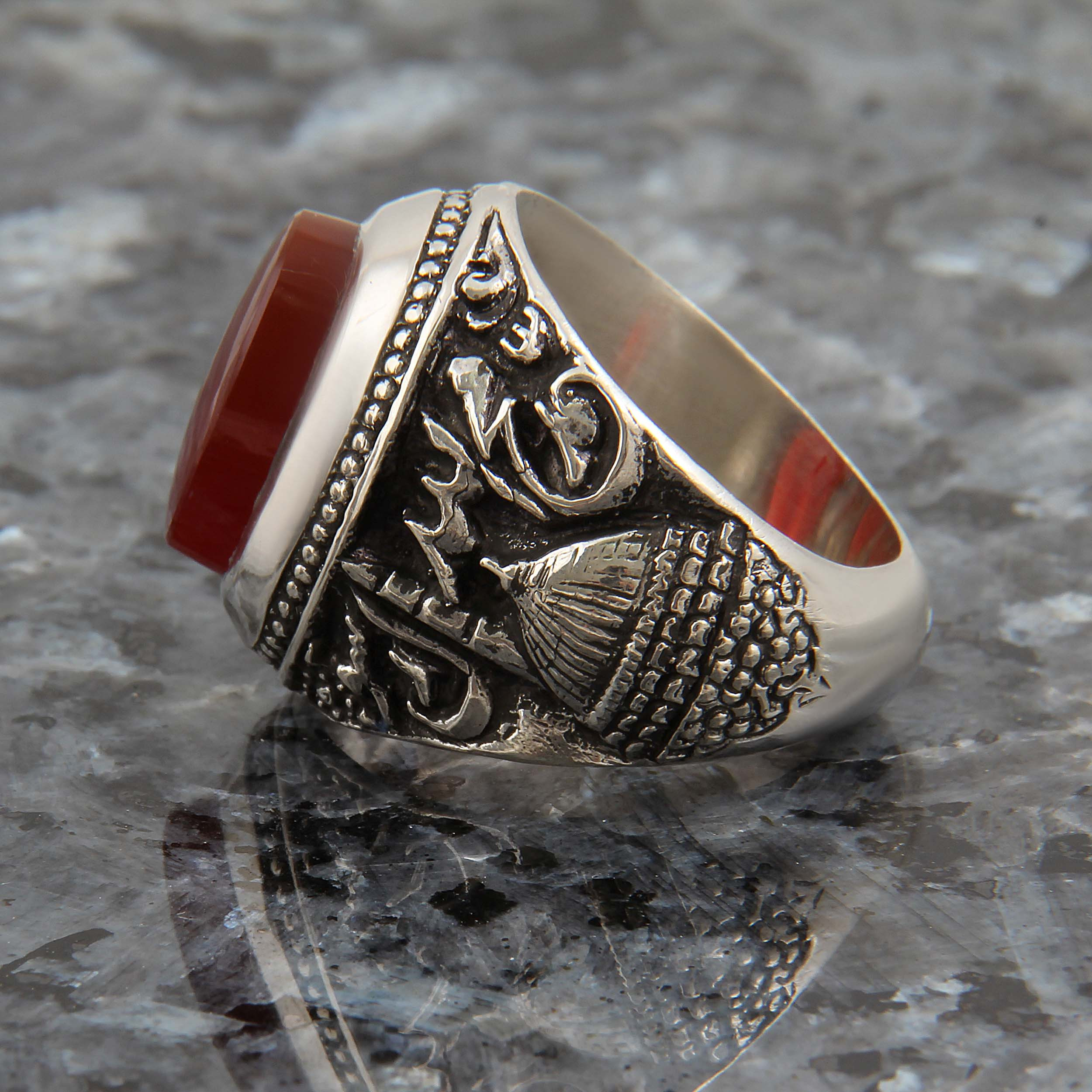 انگشتر نقره مردانه بازرگانی میلادی مدل سنگ عقیق یمنی کهنه رکاب دست ساز سیاه قلم کد AM_1659