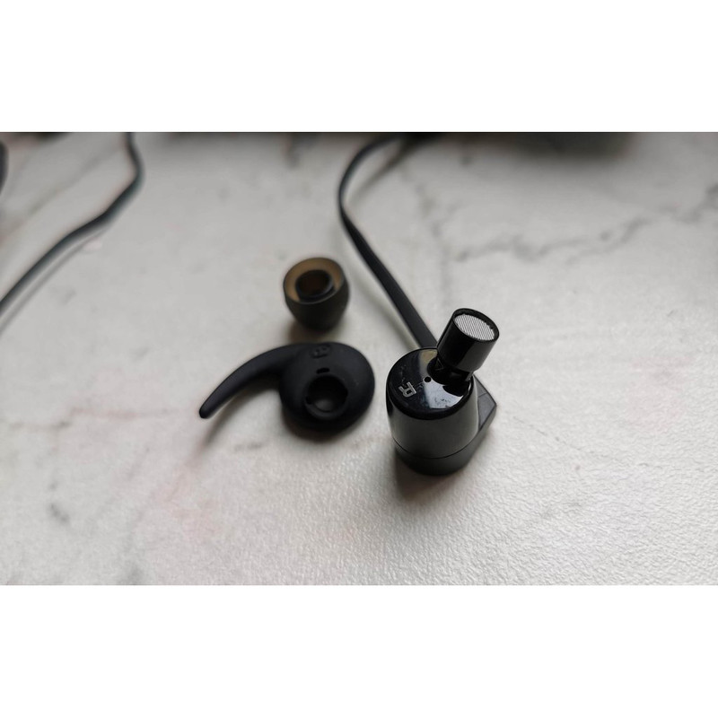 هدفون بلوتوثی کریتیو مدل Outlier ONE V2 